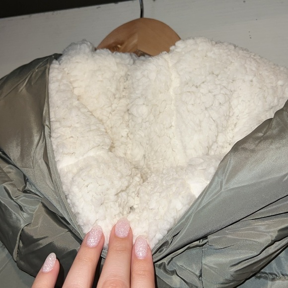 NWT The Viral Orolay Universe Classics Women’s Down Jacket in Olive and Orange - Picture 11 of 12